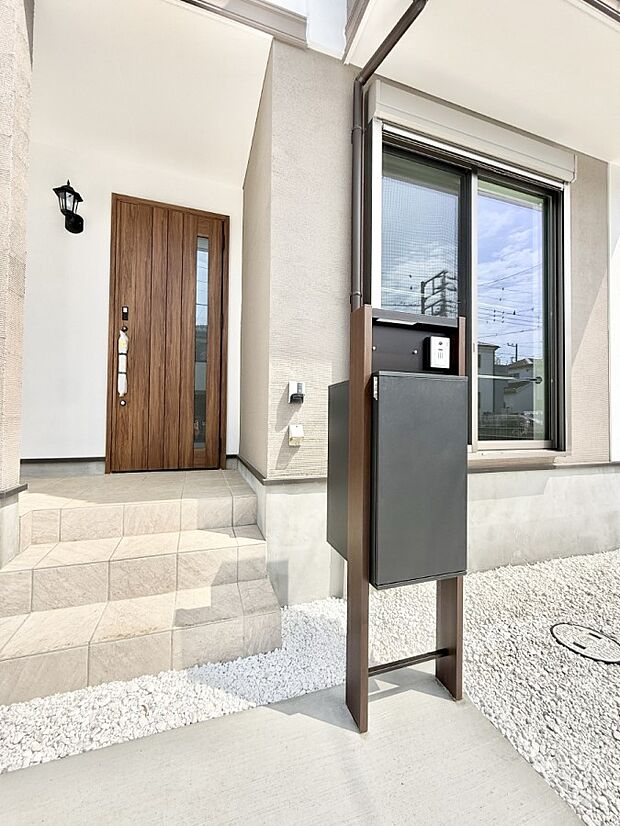 ■ 心地よい暮らしへとつながる、温かい玄関