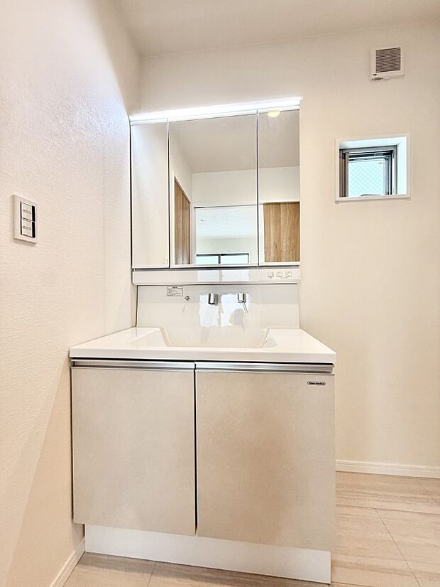 ■明るい洗面所は毎朝の歯磨きも楽しくできちゃいそうです♪