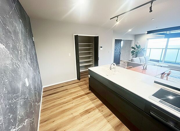 ■家族の絆を深める、温もりのあるキッチン