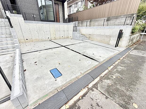 A号棟 ■快適な駐車スペースで安心