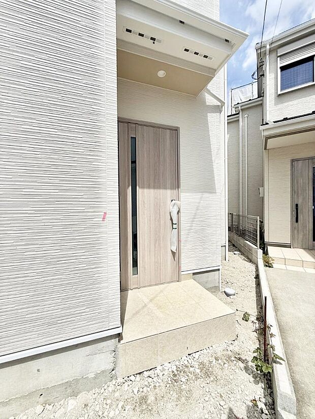 14号棟 ■ シンプルで美しく、住まいの第一印象を彩る玄関です
