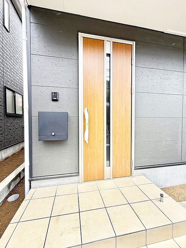 1号棟  ■ シンプルで美しく、住まいの第一印象を彩る玄関です