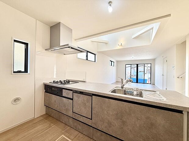 ■シンプルで機能的、毎日使いやすいキッチン