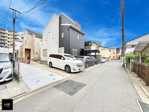 1号棟  ■家族みんなが笑顔で過ごせる、安心感のある住まい  ■芝生はイメージです。  