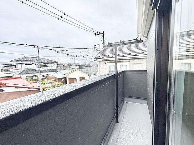 1号棟 ■ 心地よい風と光を感じる、くつろぎのバルコニー
