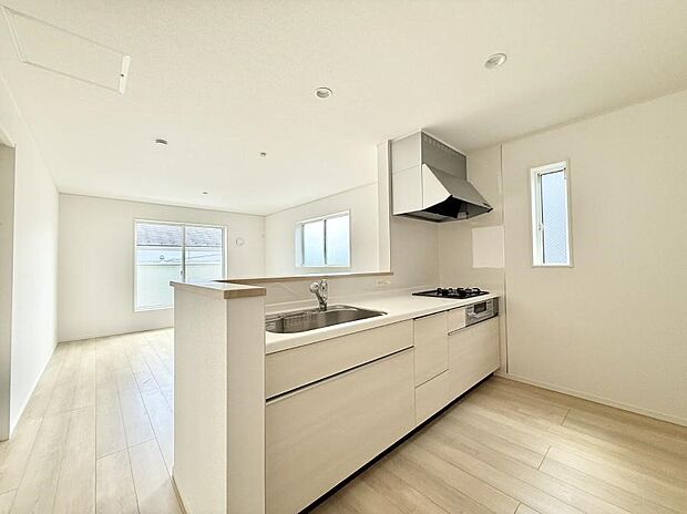 ■シンプルで機能的、毎日使いやすいキッチン