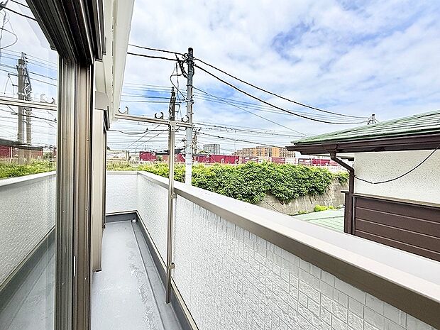 1号棟 ■ 季節の移ろいを感じられる開放的な空間です