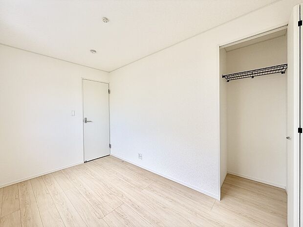1号棟  ■落ち着いた色合いのお部屋で穏やかな時間を楽しめます