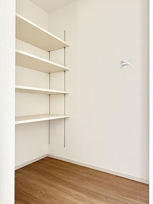 ■キッチンには食品貯蔵にとても便利なパントリーあり