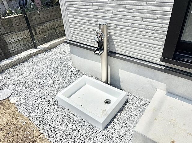 ■ガーデニングや洗車などの際に大活躍な屋外立水栓