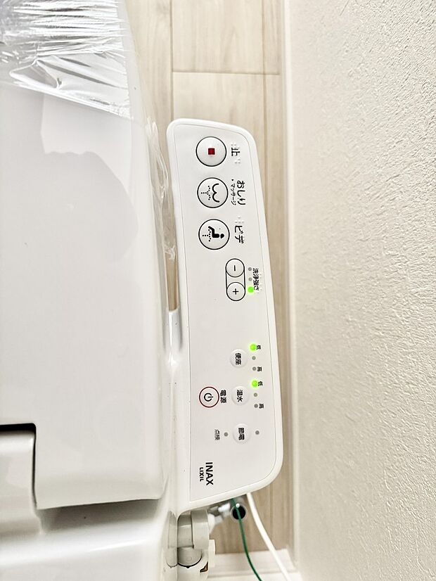 ■温水洗浄で快適、清潔感が保たれるシャワートイレ