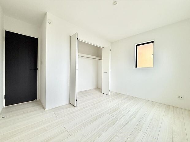 2号棟 ■落ち着いた色合いのお部屋で穏やかな時間を楽しめます