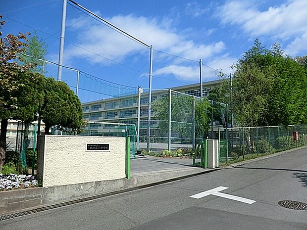 中学校 560m 町田市立鶴川第二中学校