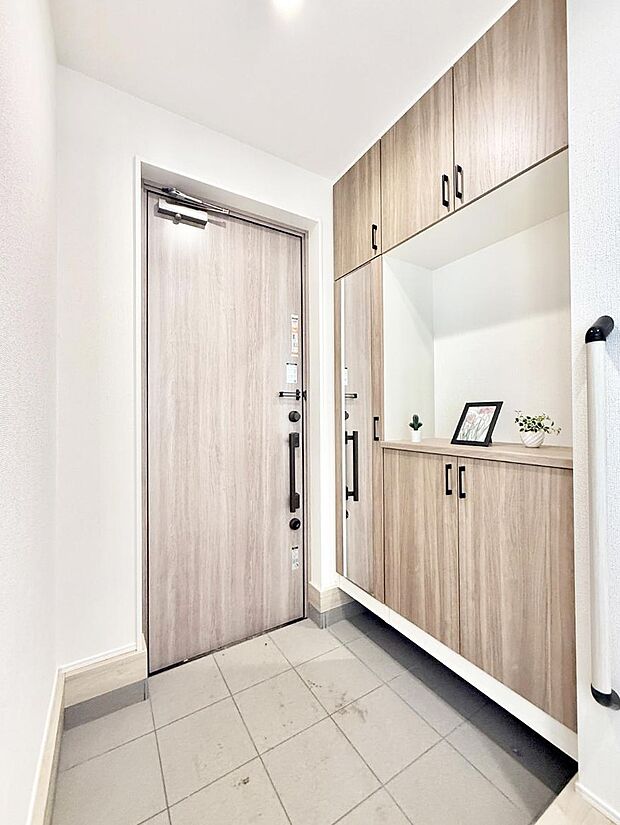 ■ 毎日を気持ちよく迎える、明るく温もりのある玄関