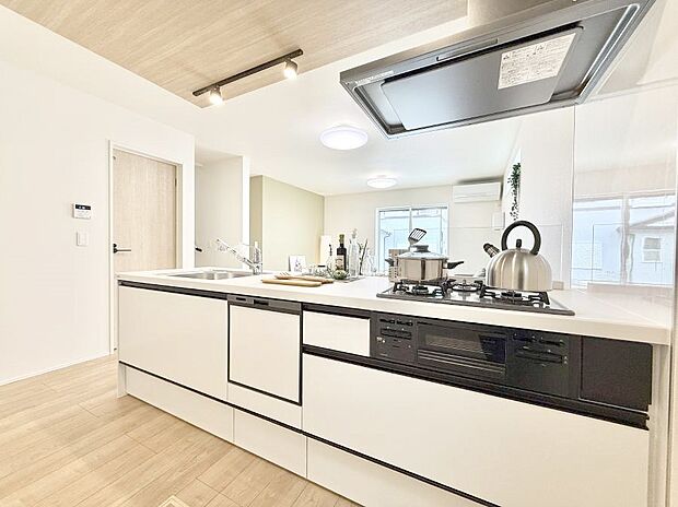 ■シンプルで機能的、毎日使いやすいキッチン