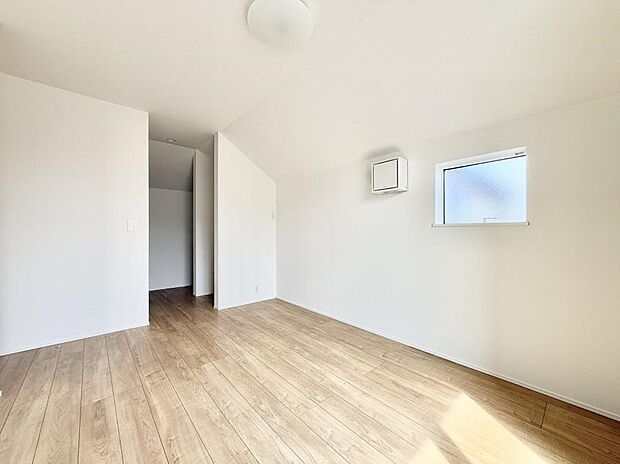 1号棟 ■落ち着いた色合いのお部屋で穏やかな時間を楽しめます