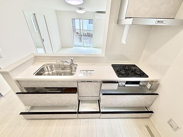 ■シンプルで機能的、毎日使いやすいキッチン