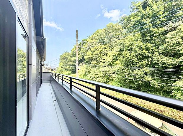 1号棟 ■ 季節の移ろいを感じられる開放的な空間です