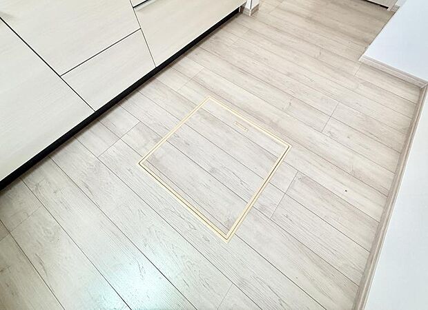 ■日用品やストックに便利な床下収納