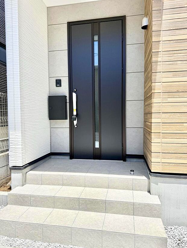1号棟  ■ シンプルで美しく、住まいの第一印象を彩る玄関です