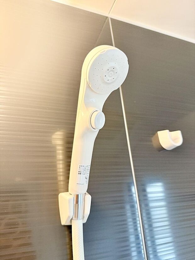 ■手元で簡単に止水できるため、水の無駄遣いを減らすことができます。