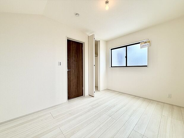 1号棟 ■落ち着いた色合いのお部屋で穏やかな時間を楽しめます