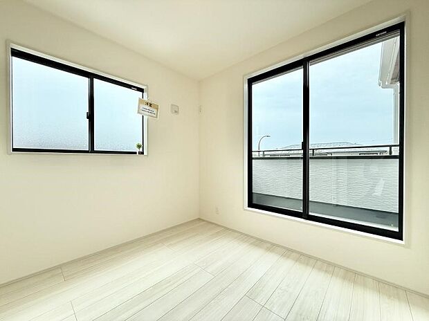 3号棟 ■落ち着いた色合いのお部屋で穏やかな時間を楽しめます