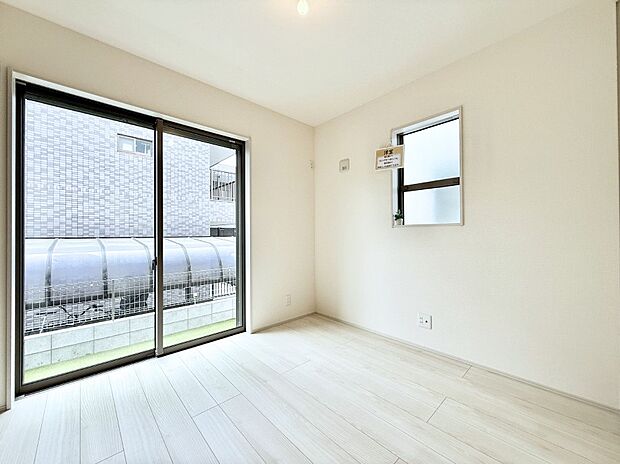 4号棟  ■落ち着いた色合いのお部屋で穏やかな時間を楽しめます