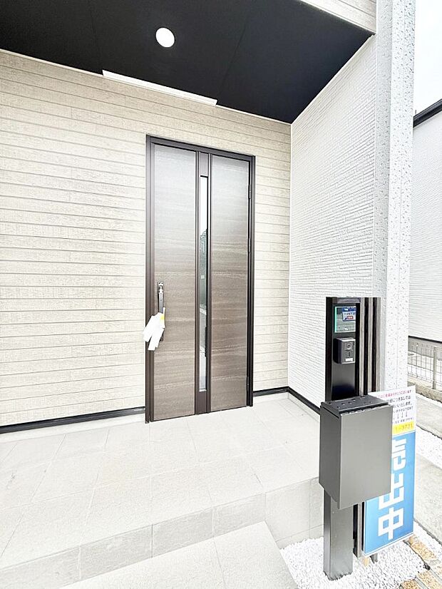 4号棟 ■ 心地よい暮らしへとつながる、温かい玄関