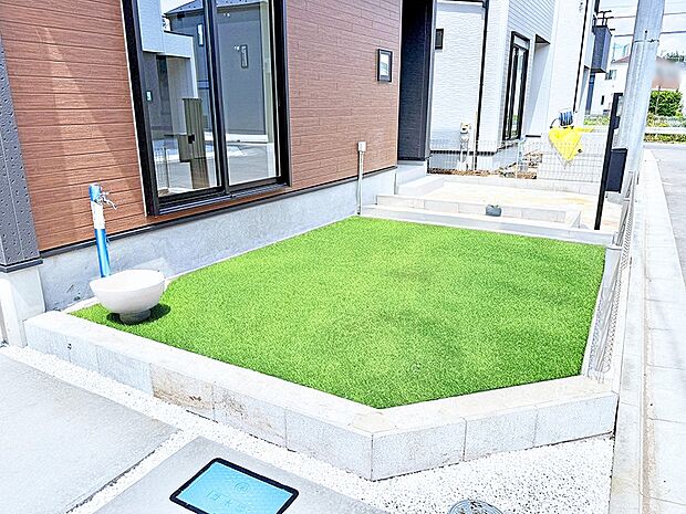 3号棟 ■庭付き住宅は多様な使用用途で活用できます (芝生はイメージです)