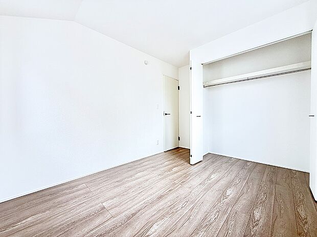 1号棟 ■落ち着いた色合いのお部屋で穏やかな時間を楽しめます