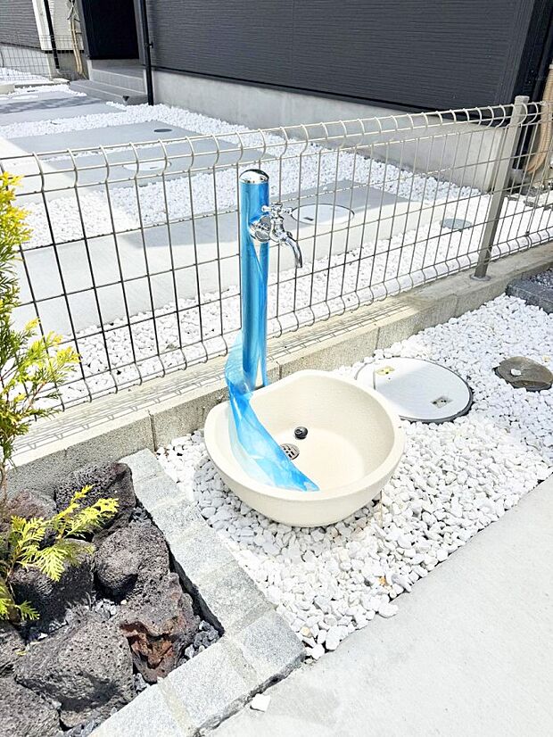 1号棟  ■ガーデニングや洗車などの際に大活躍な屋外立水栓  
