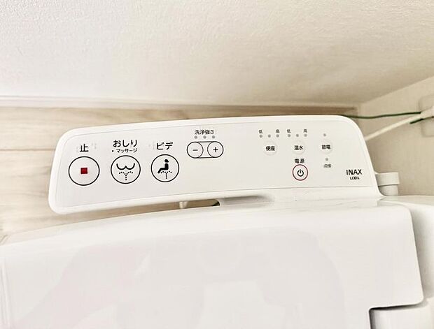 ■温水洗浄で快適、清潔感が保たれるシャワートイレ