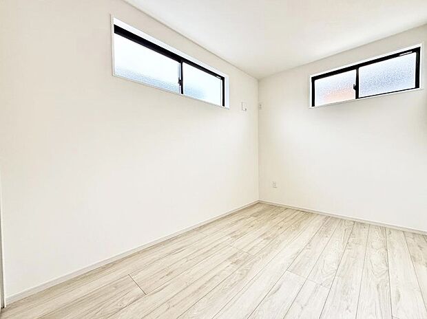 1号棟 ■落ち着いた色合いのお部屋で穏やかな時間を楽しめます