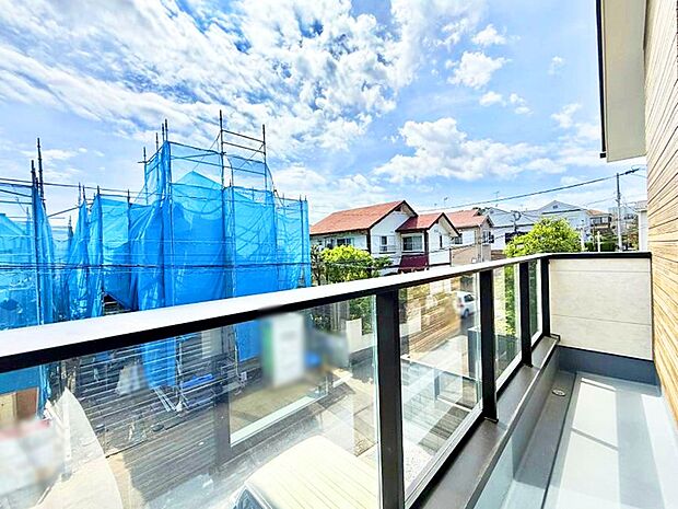 1号棟 ■ 季節の移ろいを感じられる開放的な空間です