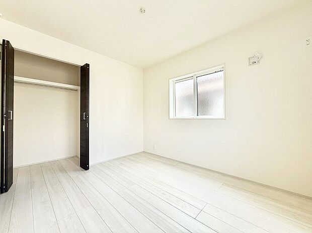 2号棟 ■落ち着いた色合いのお部屋で穏やかな時間を楽しめます
