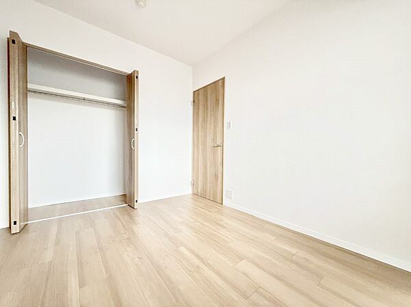 ■シンプルな空間で、収納付きベッドやデスクなど、多機能な家具を活用しやすいです