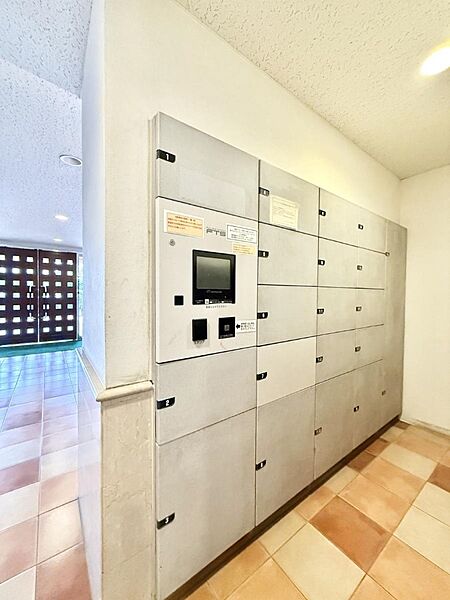 ■不在時でも荷物が受け取れる便利な宅配ボックス