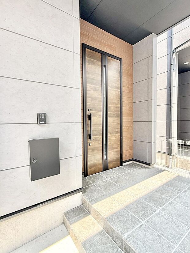 1号棟 ■ シンプルで美しく、住まいの第一印象を彩る玄関です