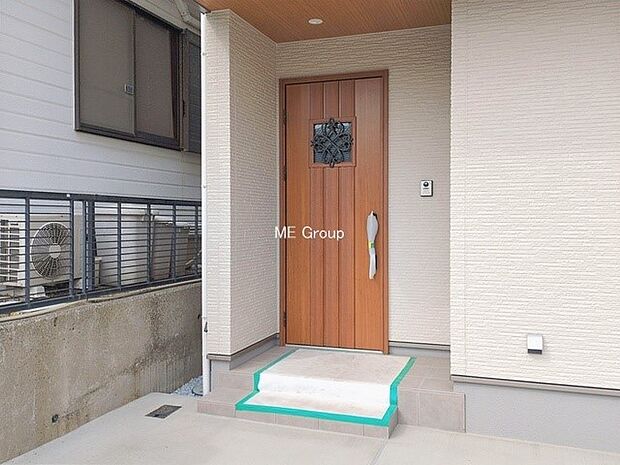■ シンプルで美しく、住まいの第一印象を彩る玄関です