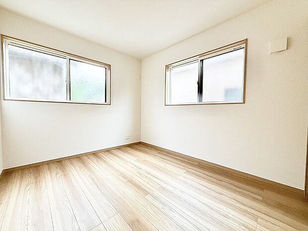 1号棟  ■落ち着いた色合いのお部屋で穏やかな時間を楽しめます