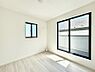 室内：1号棟  ■落ち着いた色合いのお部屋で穏やかな時間を楽しめます