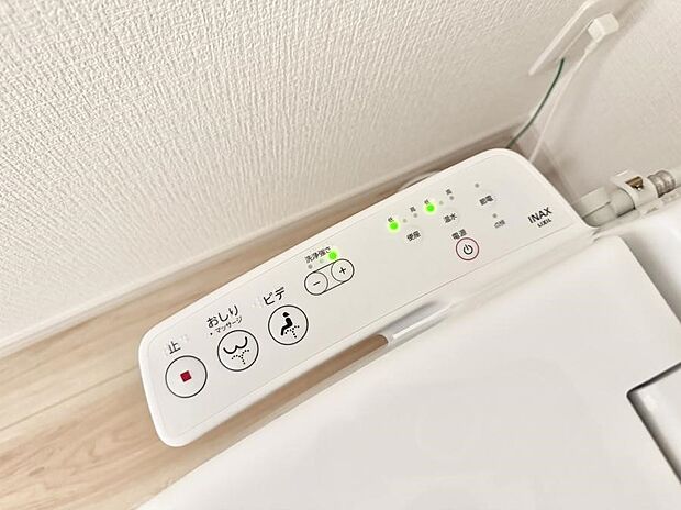 ■温水洗浄で快適、清潔感が保たれるシャワートイレ