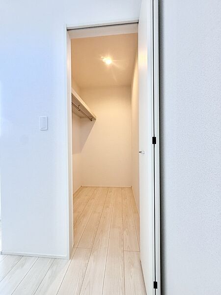 3号棟  ■季節の洋服も、思い出の小物もすっきり収納できるウォークインクローゼット付