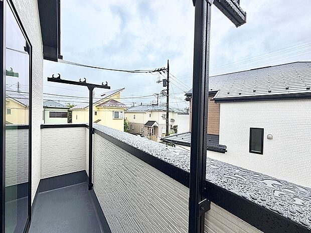 1号棟  ■ 心地よい風と光を感じる、くつろぎのバルコニー