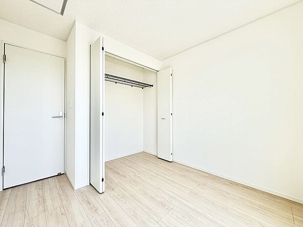 2号棟  ■窓の配置や通気性の良い設計で部屋の空気がこもらず、常に新鮮な空気が流れます
