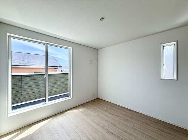 1号棟 ■落ち着いた色合いのお部屋で穏やかな時間を楽しめます