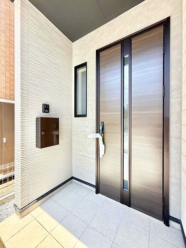 1号棟 ■ シンプルで美しく、住まいの第一印象を彩る玄関です