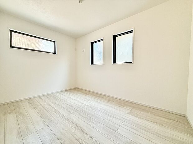 1号棟 ■落ち着いた色合いのお部屋で穏やかな時間を楽しめます
