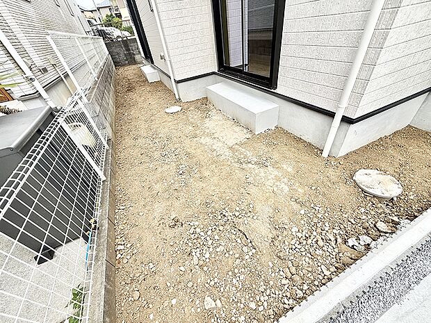 A号棟 ■季節の移ろいを感じられる、落ち着いた雰囲気の屋外空間